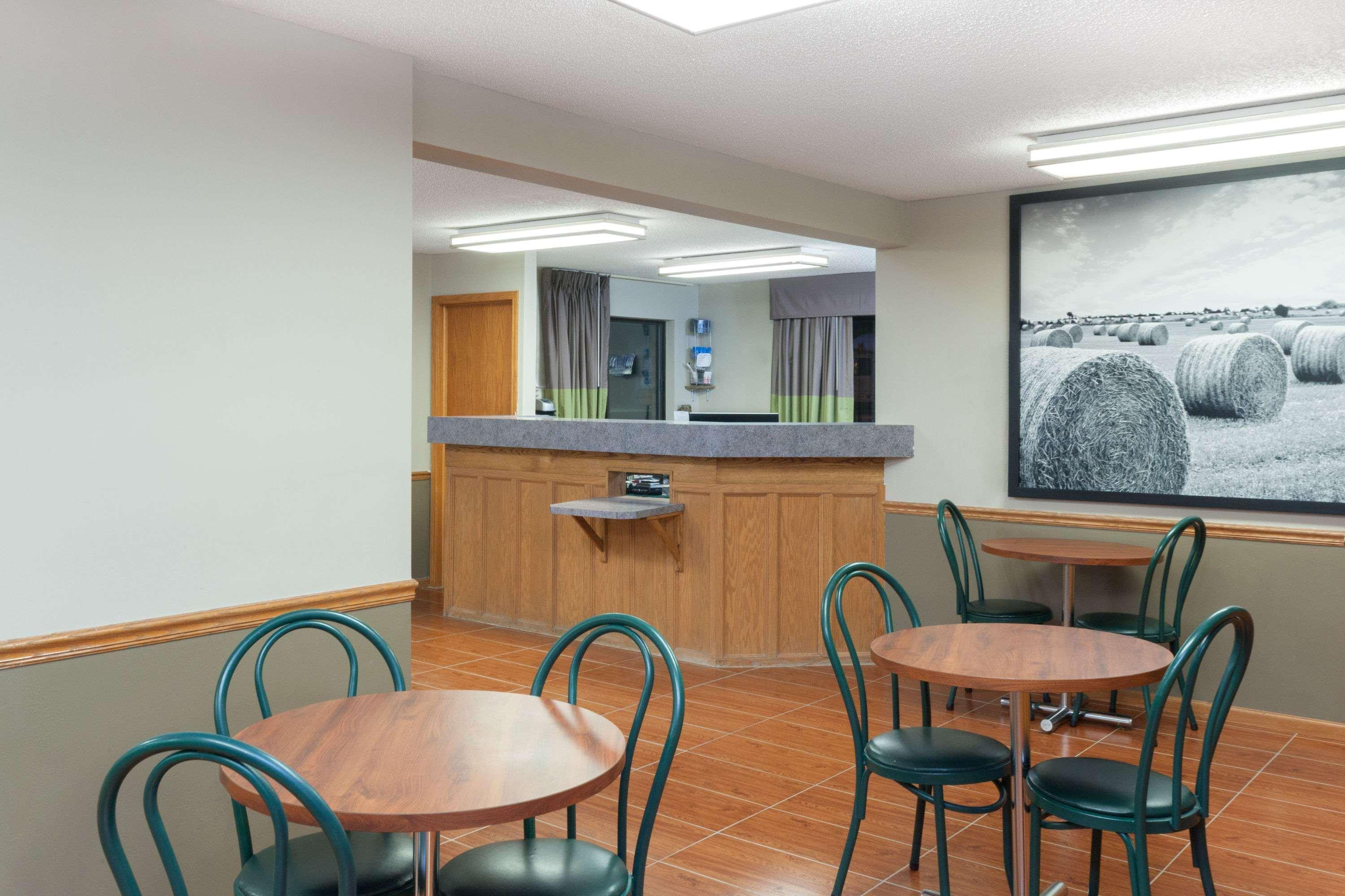 Super 8 By Wyndham Gilman Hotel Exterior foto