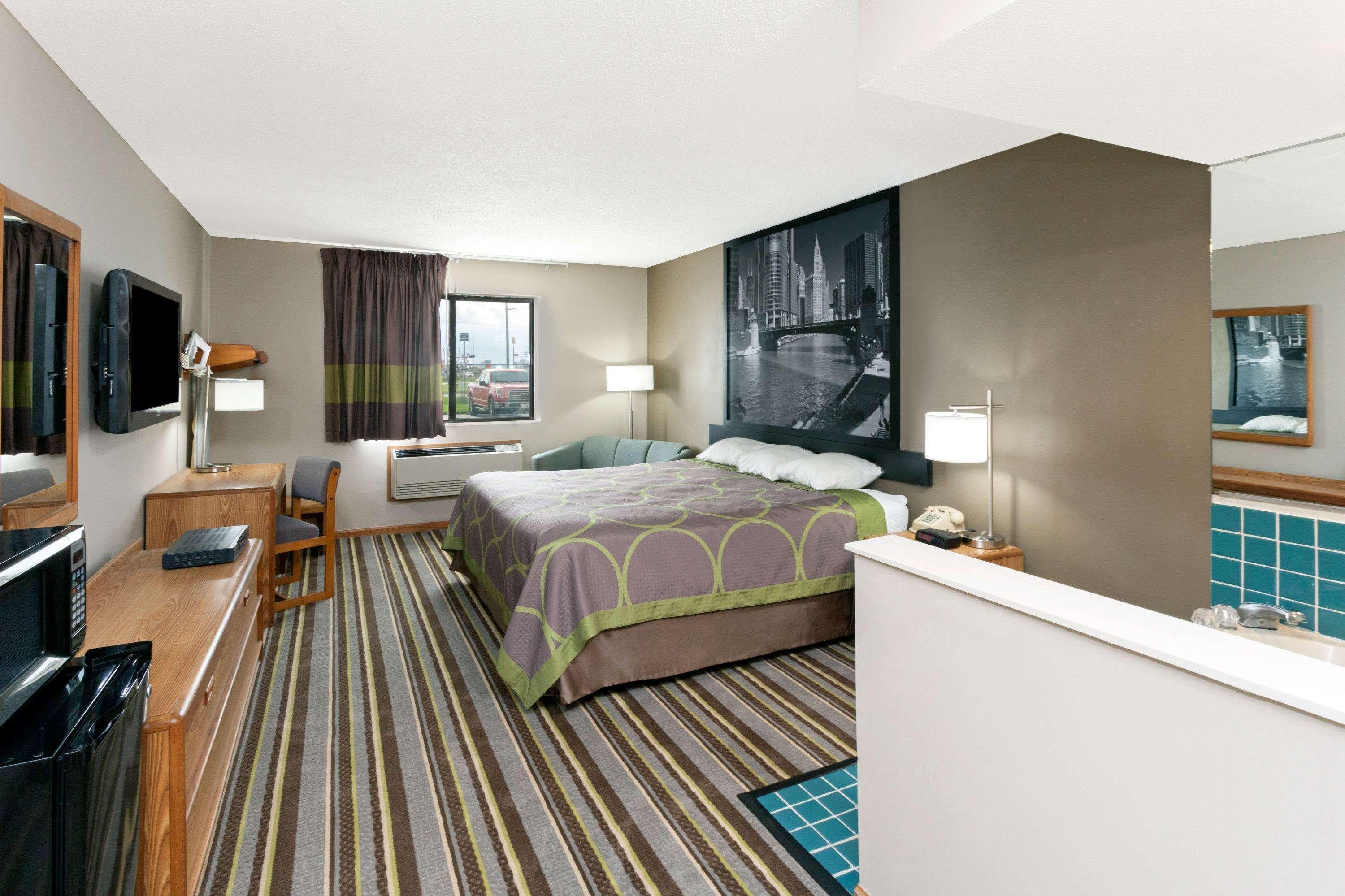 Super 8 By Wyndham Gilman Hotel Exterior foto